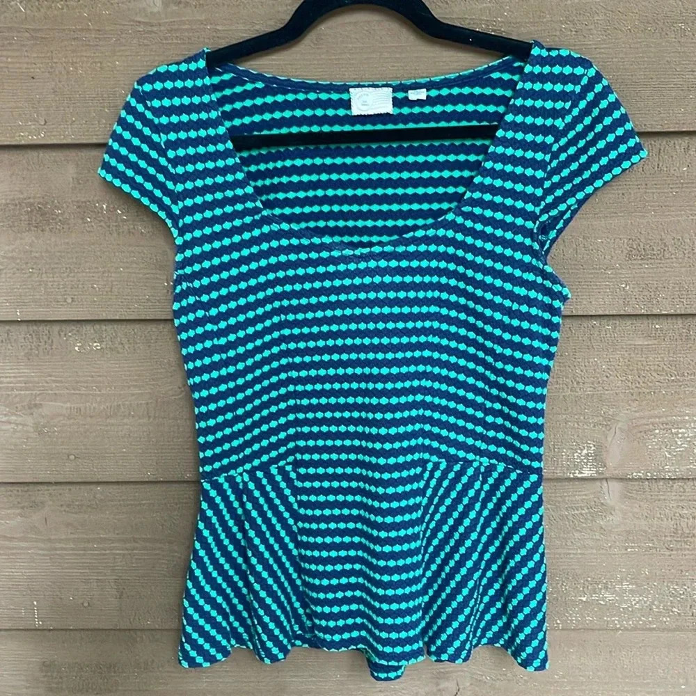 Anthropologie green and white scallop print peplum shirt size small